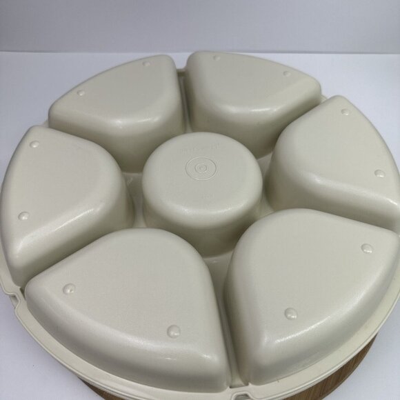 Tupperware 13” Divided Veggie Fruit Dip‎ Snack Party Tray 1665-3 Lid 1666-1 EUC - Picture 4 of 5